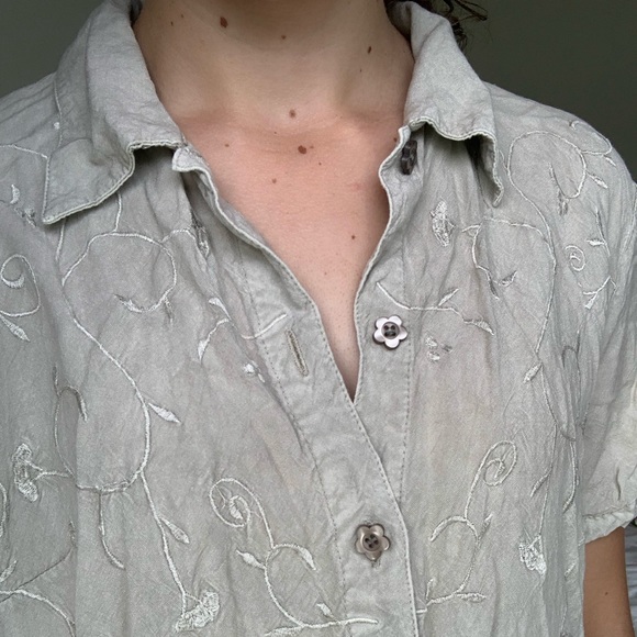 💚 Victoria Moon embroidered tee - Picture 7 of 12